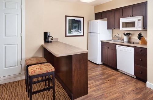 Big Bear Lake Resort | Big Bear | Couples Pine Hideaway | Pool + Hot Tub