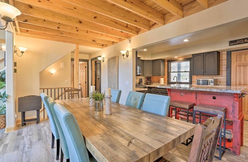 Moonridge House | Big Bear Lake Cabin w/Hot Tub < 1 Mi to Skiing!