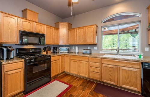 Granite Ridge House | Big family home with game room, WiFi, & gas fireplace - short drive to lake