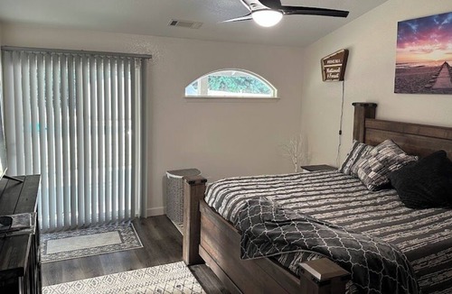 Shasta Lake House | Bigfoot house-10 min from the Lake with sparkling pool and all new furnishings.