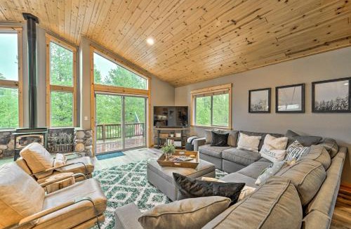 Truckee House | Bikes, Grill and Views Luxe Truckee Cabin!