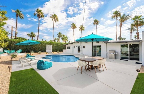 Racquet Club Estates House | Bikes Pool Spa Fire Pit Putting Green Views Large