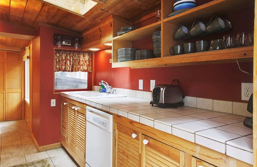 Guerneville Cabin | Bird Watch From Private Spa, Teahouse, Wine Country, Dog Friendly!