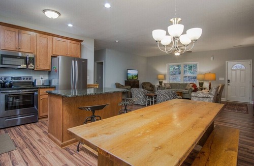 Pisgah Forest House | BK's Hideaway, with fire-pit and bike storage