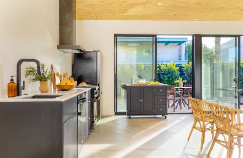 Downtown Palm Springs House | Blackhaus Suites by AvantStay – Modern Comfort in Downtown Palm Springs