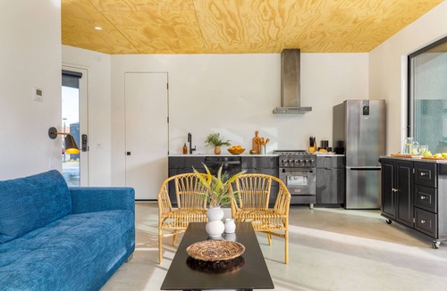 Downtown Palm Springs House | Blackhaus Suites by AvantStay – Modern Comfort in Downtown Palm Springs