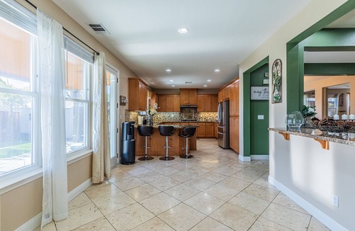 Benicia House | Blissful California Nights (4 Bedroom 3.5 Bath)