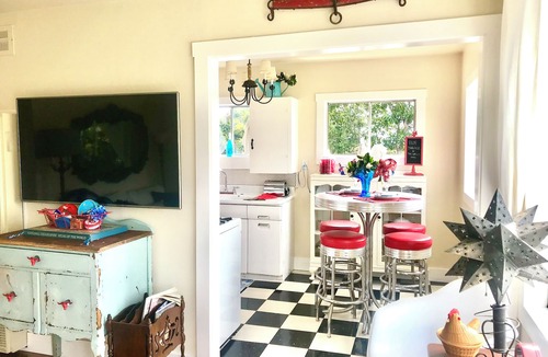 Oak Park Apartment | Blue Bungalue@The Whiskey Hotel, a Funky Penthouse