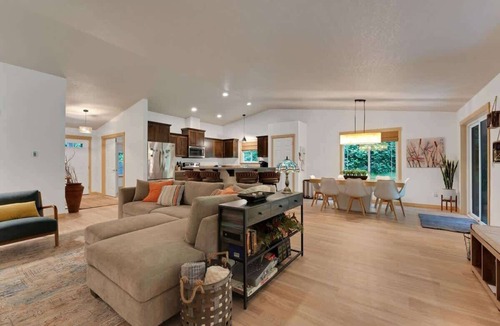 Neahkahnie Beach House | Blue Drift | Forest & Beach Retreat