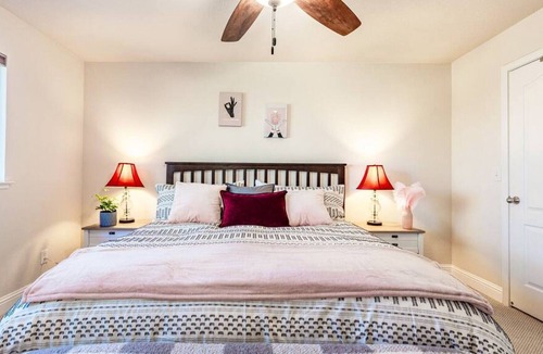 Oakhurst House | Blue Haven Ranchhouse-8 Miles from Bass Lake