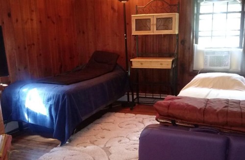 Quakertown House | Blue Heron Wildlife Sanctuary W/Cabin