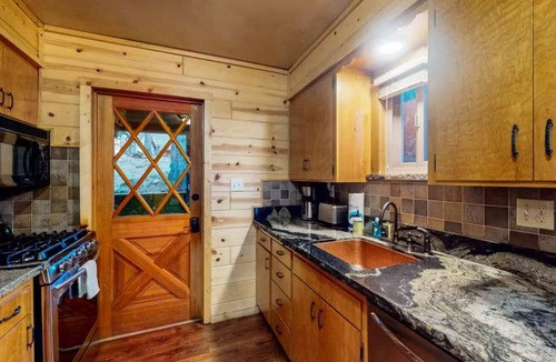 Sierra Cedars Cabin | Blue Meadow Cottage-5 mins from the lake!