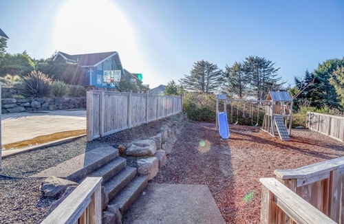 Roads End House | Blue Pacific