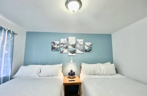 South Lake Tahoe Hotel | Bluebird Day Inn & Suites