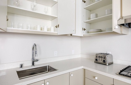 Chinatown Apartment | Blueground | Downtown, elevator, nr parks