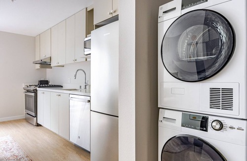Chinatown Apartment | Blueground | Downtown, elevator, nr parks