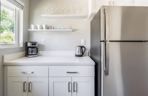 Menlo Park Apartment | Blueground | Menlo Park, washer, nr Bedwell Bayfront Park