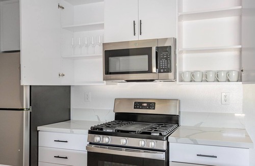 Mar Vista Apartment | Blueground | Sawtelle, view, nr Westwood Park