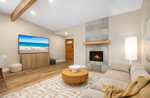 La Jolla Village Condo | Boardwalk Treehouse- La Jolla Monthly Rental Near Beaches, Torrey Pines, UCSD
