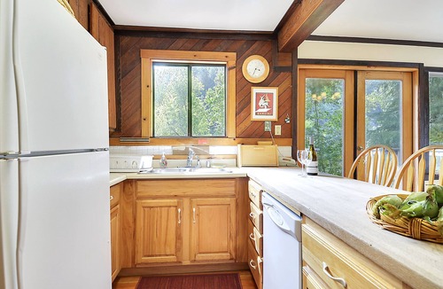 Guerneville Cabin | Boathouse ~ On River, Deck, Steps to Beach, Family Dog Friendly!