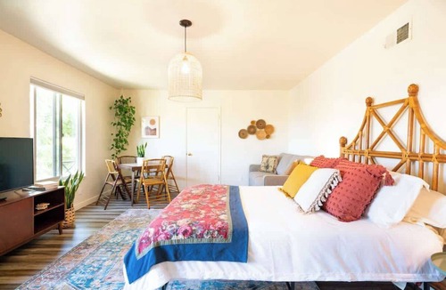 La Playa House | Boho Flat 1 block from exclusive beach!