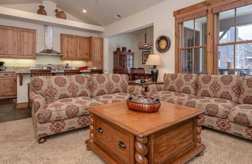 Mammoth Lakes House | Book for Fall! Spacious Townhome on Snowcreek Golf Course! Mountain Views!