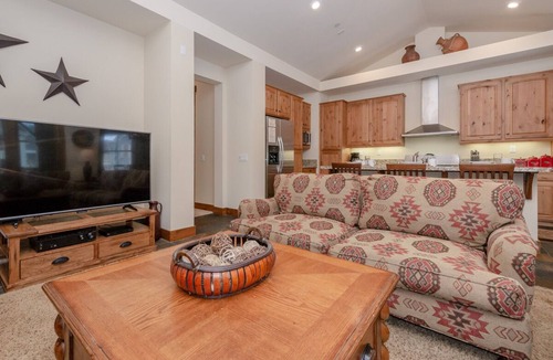 Mammoth Lakes House | Book for Fall! Spacious Townhome on Snowcreek Golf Course! Mountain Views!
