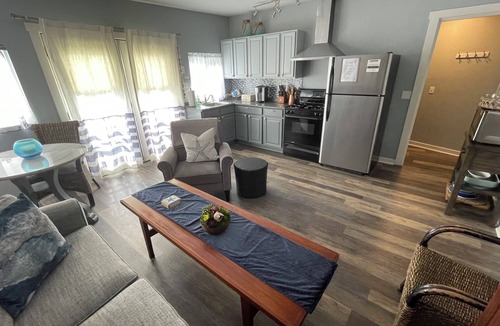 Carlsbad Village Cottage | Book HideAway Retreat with Confidence!nPet friendly