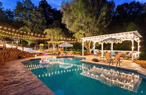 Candler House | Booking Fast! Pool, Pickleball, Sport Sim, Theater, Gym, EV Charging| Sleeps 22