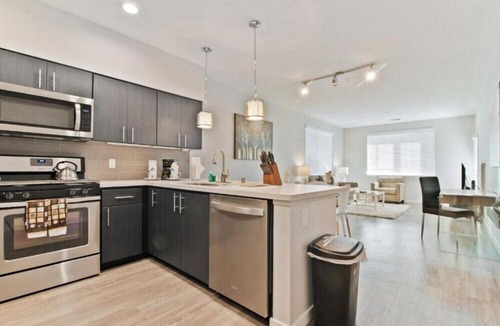 Menlo Park Apartment | Brand New Anton Menlo Luxury Studios with Great Onsite Amenities