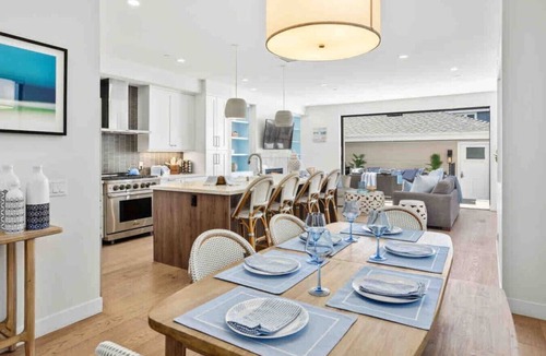 Townsite House | Brand New Beach House Steps to Beach, Restaurants