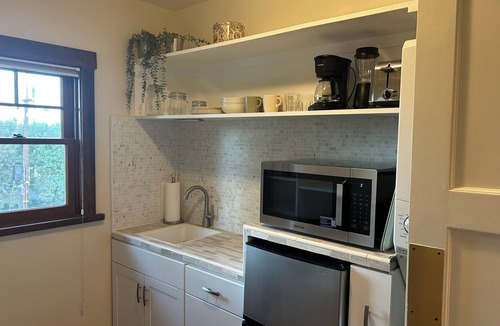 Sherman Oaks Apartment | Brand-new Craftsman Style Suite - upscale neighborhood close to cafés and shops.
