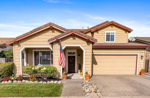 Windsor House | Brand New Listing – Windsor “Winetopia” Getaway