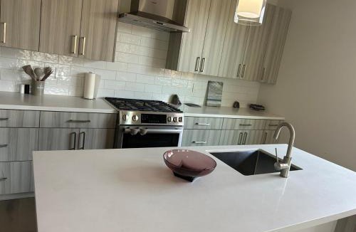 Redwood City Apartment | Brand New Spacious Tonwhome 3br 3ba sleeps 9