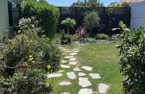Westchester Apartment | Bright and Beautiful Studio Guest House with Patio