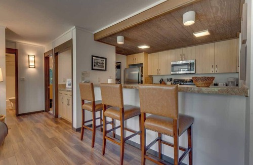 Brockway Apartment | Bright and Cozy Lakeview Retreat #59