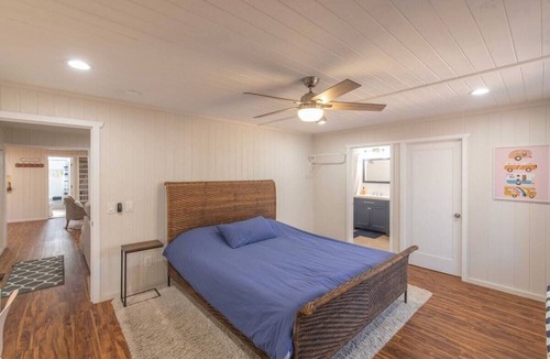 Sugarloaf Cabin | Bright Family friendly cabin. (Pet friendly/jacuzzi)