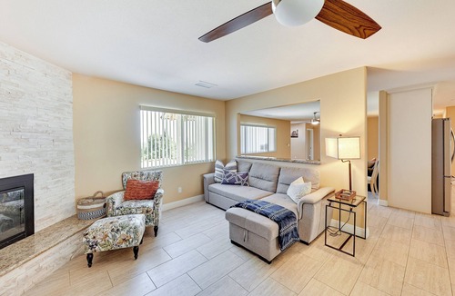 Lakeland Village House | Bright Lake Elsinore House w/ Mountain & Lake View