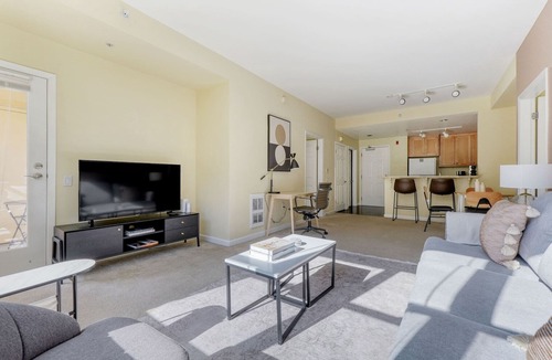 San Bruno Apartment | Bright San Bruno 2BR w/Pool, Spa & Gym, nr Groceries, by Blueground