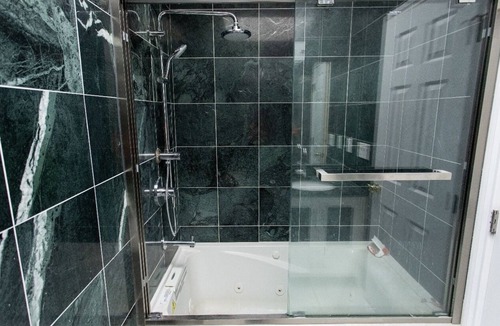 Inner Richmond House | Bright Spacious 2bd/2bath Apt in the Heart of SF!