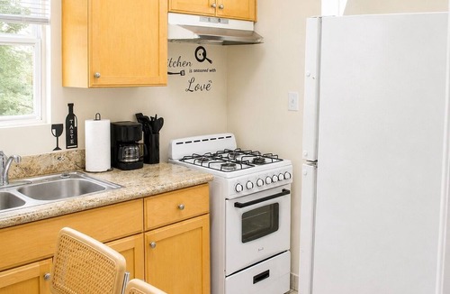 Burbank Apartment | Bright Studio Apt with Homey Feel