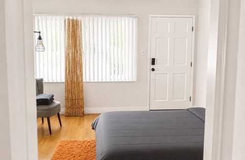 Burbank Apartment | Bright Studio Apt with Homey Feel