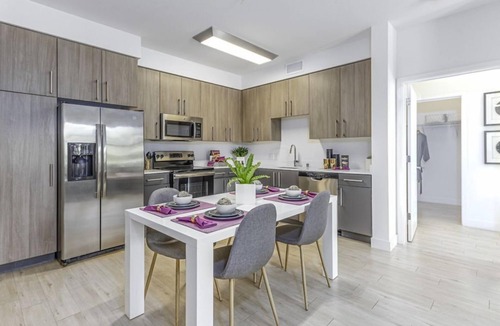 Menlo Park Condo | Bright & Stylish 2-Bedroom Retreat at 777 Hamilton