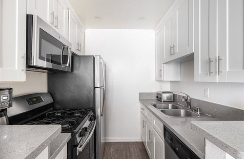 Westwood Apartment | Bright Westwood 1BR w/Gym, Pool & Spa, close to UCLA, by Blueground