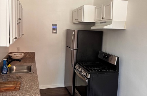 Westlake Apartment | Brilliant Fully Furnished apartment with AC in vibrant Los Angeles neighborhood