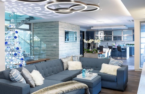 Gas Lamp Section House | Bring the Group or large family to this 7 bedroom/7 bath home in Manhattan Beach
