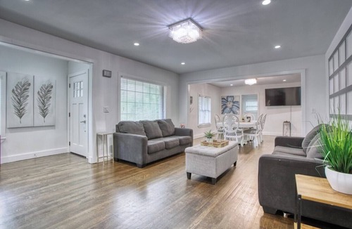 North Buckhead House | Buckhead Chateau Message Now for Summer Special