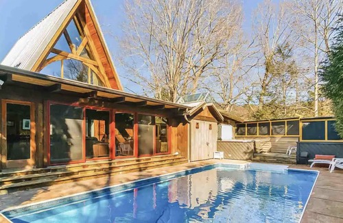 Black Mountain House | Bullhead Mountain Lodge | Luxurious Black Mountain Home with Pool, Game room, and More!