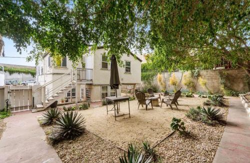 Park West House | Bungalow Downtown Easy Airport Access Family Friendly