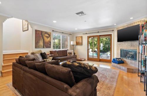 Burbank House | Burbank 4BR with Pool and Hot Tub by Colby and Conrad